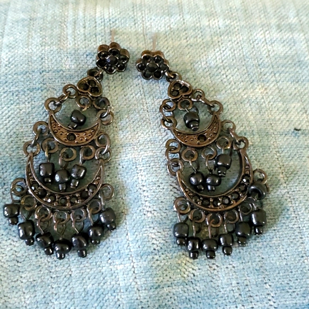 Black Boho beaded dangle earrings/FREE with purchase!! 🎁